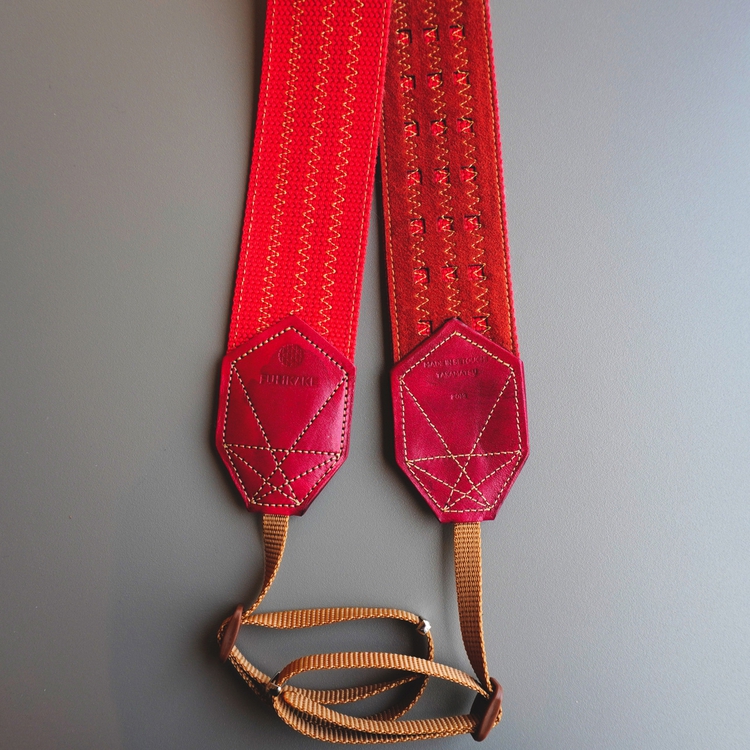 50mm幅カメラストラップ＿レッド（裏地茶）（革ムラ染めエンジ色）